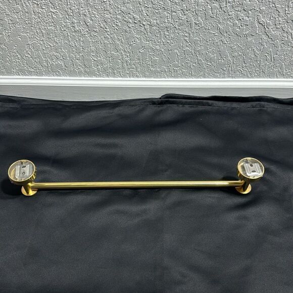 Bathroom towel bar - Picture 3 of 4